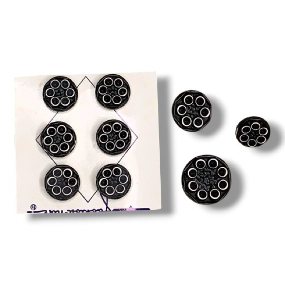 Vintage 6 Buttons Revolver
Style Retro Western Americana
Crafts Black White
